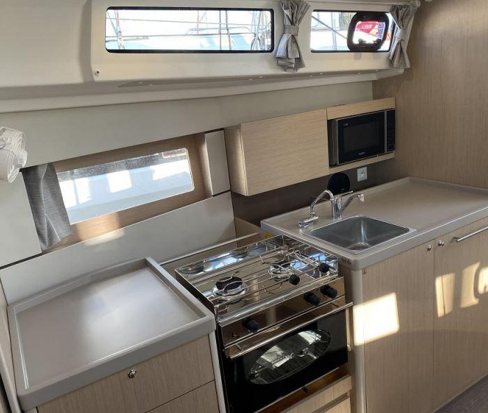 Maximus | Oceanis 38.1 photo 13