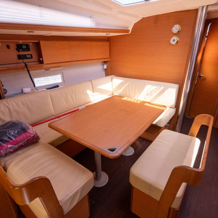 MAËLYS_DB | Dufour 430 GL photo 7