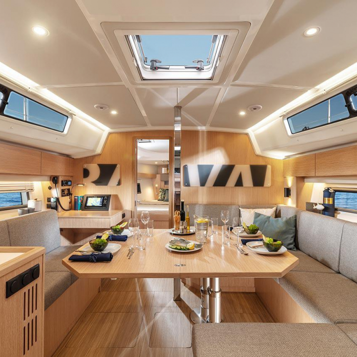 Giulia | Bavaria C42 photo 9
