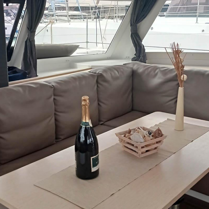 Shanti | Fountaine Pajot LUCIA 40 photo 8