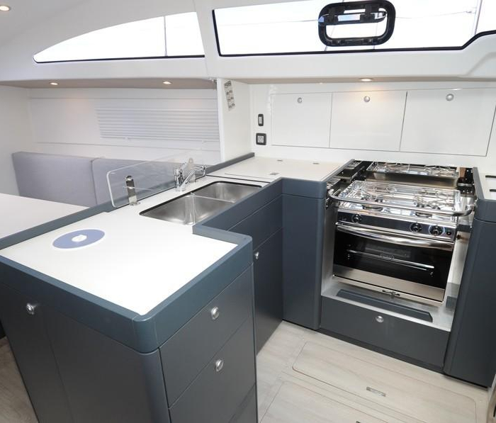 Xavier | RM 1070 photo 4