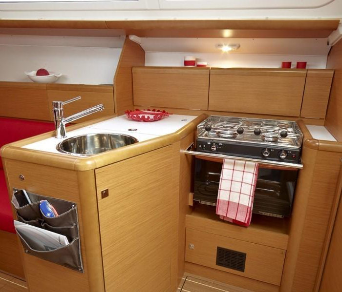 Carry On | Sun Odyssey 33i photo 13