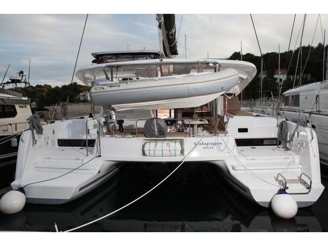 Galapagos | Lagoon 42