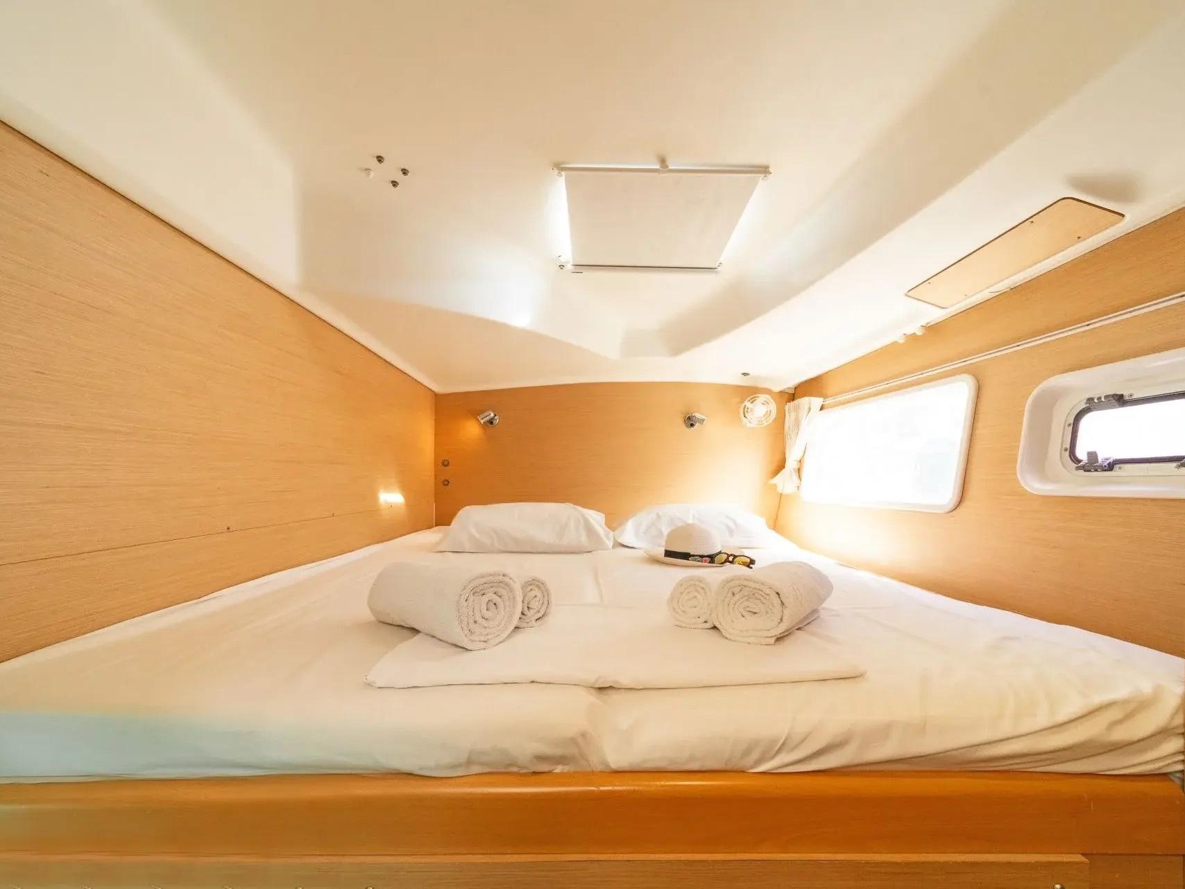 Golf Charlie | Lagoon 380