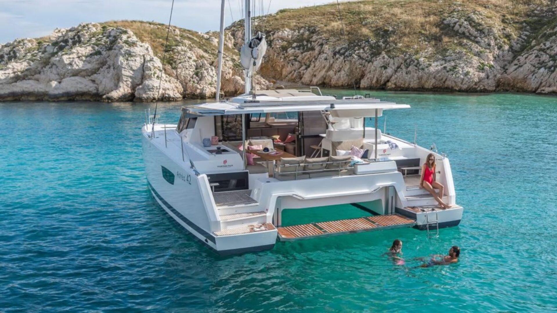 Satellite | Fountaine Pajot Astrea 42