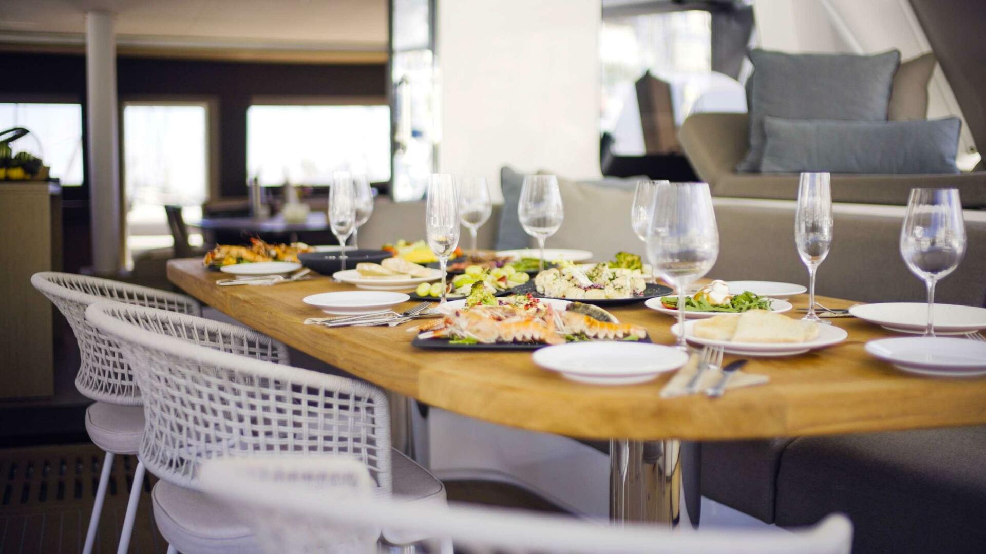 TriWing Endor | Lagoon Sixty 5