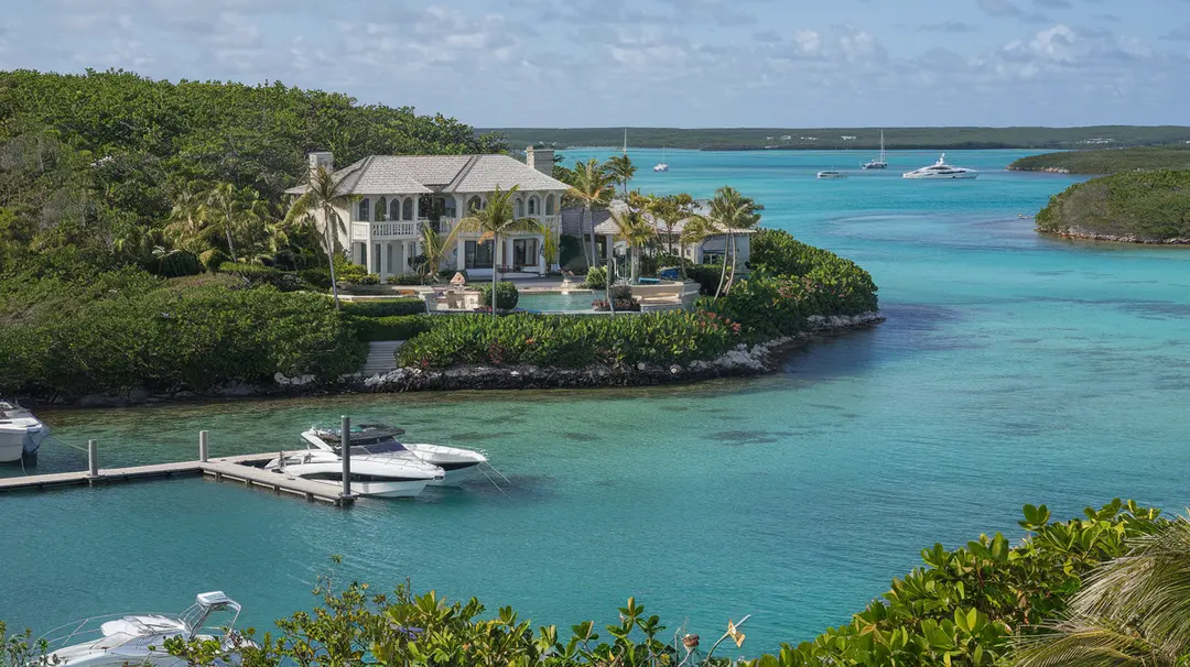 What Celebrities Live in the Bahamas? A Guide for Sailing Enthusiasts